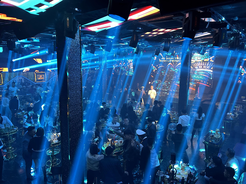 sky_club_24